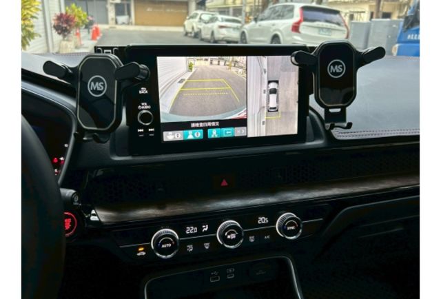 無線充電板/CarPlay｜BOSE音響｜全景天窗｜環景｜腳踢電尾門  第10張相片