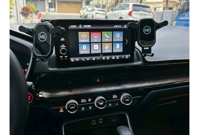 無線充電板/CarPlay｜BOSE音響｜全景天窗｜環景｜腳踢電尾門  第11張相片