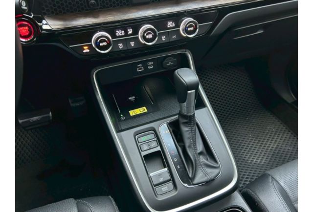 無線充電板/CarPlay｜BOSE音響｜全景天窗｜環景｜腳踢電尾門  第13張相片