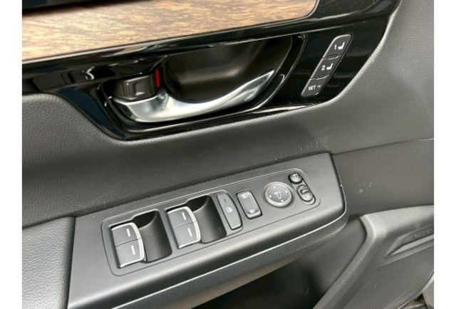 無線充電板/CarPlay｜BOSE音響｜全景天窗｜環景｜腳踢電尾門  第16張相片