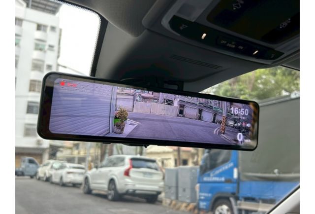 無線充電板/CarPlay｜BOSE音響｜全景天窗｜環景｜腳踢電尾門  第17張相片