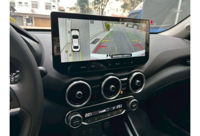 Nissan SENTRA  第9張相片