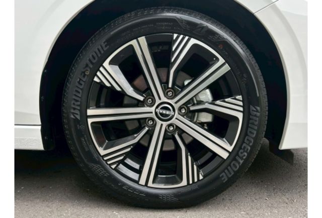 Nissan SENTRA  第15張相片