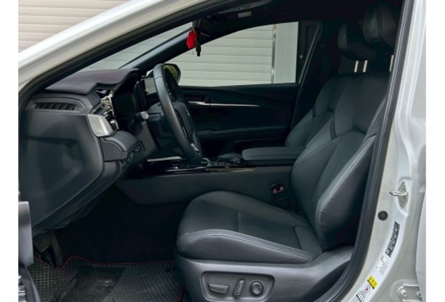 無線充電板/CarPlay｜方向盤電動調整｜數位儀表｜LED頭尾燈｜盲點｜I-key  第5張相片