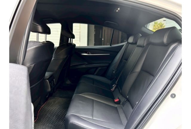 無線充電板/CarPlay｜方向盤電動調整｜數位儀表｜LED頭尾燈｜盲點｜I-key  第6張相片