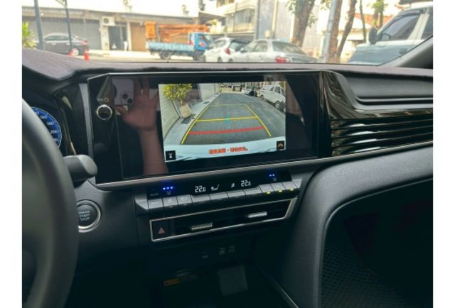 無線充電板/CarPlay｜方向盤電動調整｜數位儀表｜LED頭尾燈｜盲點｜I-key  第9張相片