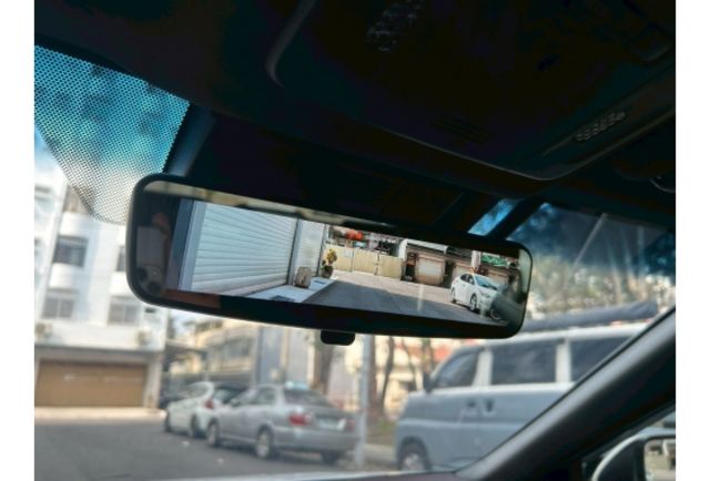 無線充電板/CarPlay｜方向盤電動調整｜數位儀表｜LED頭尾燈｜盲點｜I-key  第15張相片