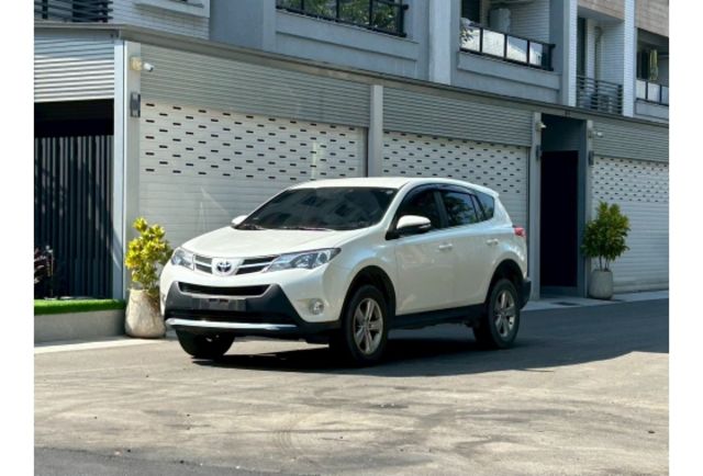 i-key｜駕駛電動座椅｜定速｜衛星導航  第1張相片