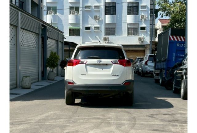 i-key｜駕駛電動座椅｜定速｜衛星導航  第4張相片