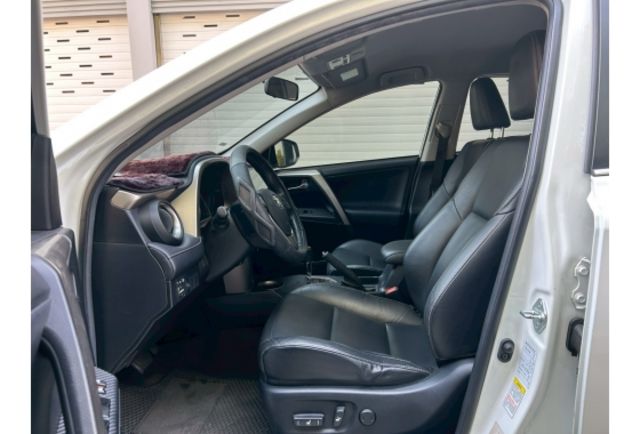 i-key｜駕駛電動座椅｜定速｜衛星導航  第5張相片