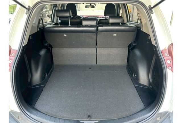 i-key｜駕駛電動座椅｜定速｜衛星導航  第13張相片