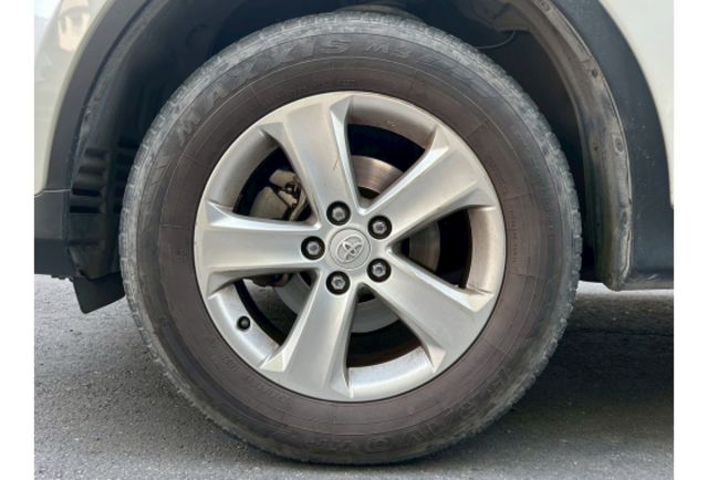 i-key｜駕駛電動座椅｜定速｜衛星導航  第14張相片