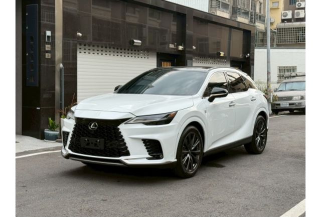 4WD｜Mark Levinson音響｜電動側踏板｜全景天窗｜環景｜盲點｜無線CarPlay/充電版  第1張相片