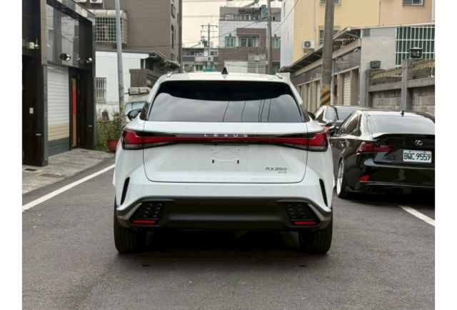 4WD｜Mark Levinson音響｜電動側踏板｜全景天窗｜環景｜盲點｜無線CarPlay/充電版  第3張相片