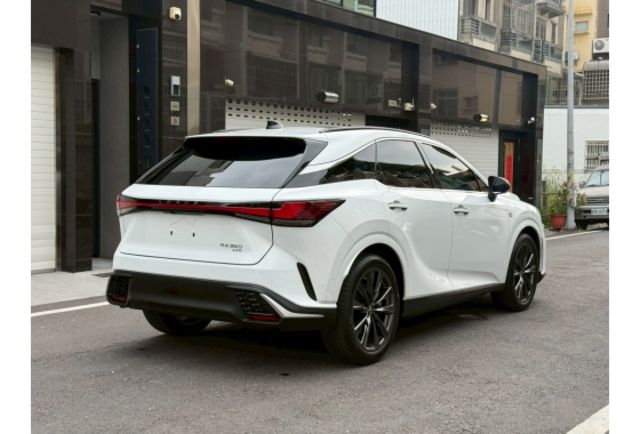 4WD｜Mark Levinson音響｜電動側踏板｜全景天窗｜環景｜盲點｜無線CarPlay/充電版  第4張相片