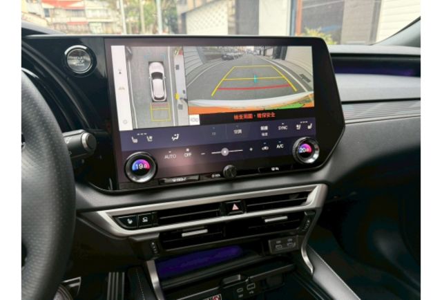 4WD｜Mark Levinson音響｜電動側踏板｜全景天窗｜環景｜盲點｜無線CarPlay/充電版  第13張相片