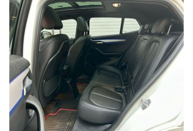 M版外觀套件｜CarPlay｜全景天窗 ｜I-KEY｜摸門  第6張相片