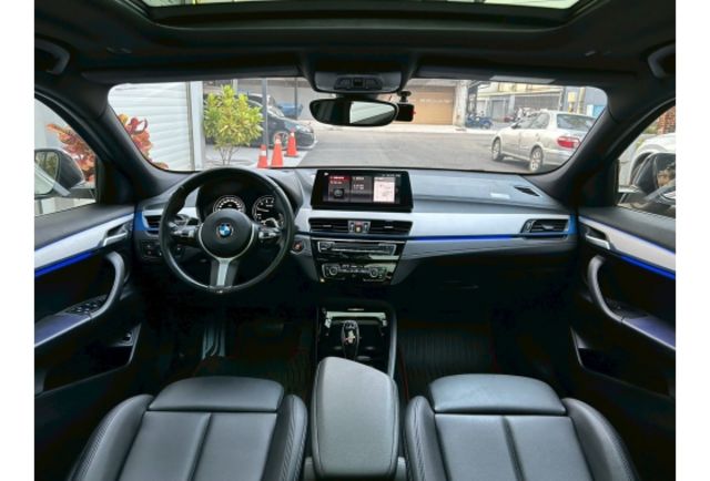 M版外觀套件｜CarPlay｜全景天窗 ｜I-KEY｜摸門  第7張相片