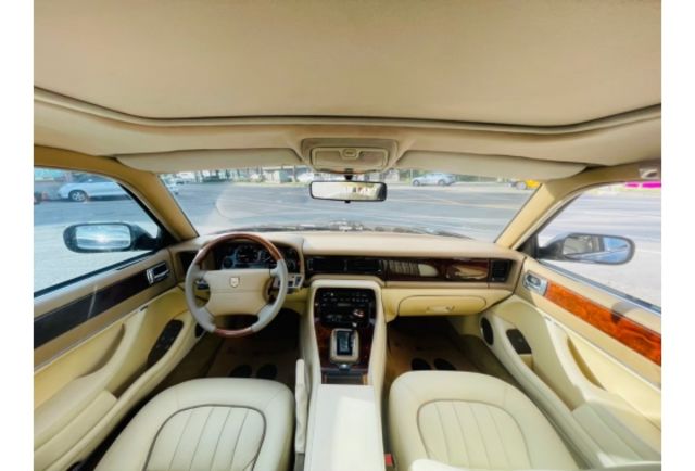 1995jaguar sovereign3.2 跑7萬 長軸 售29.8萬  第9張相片