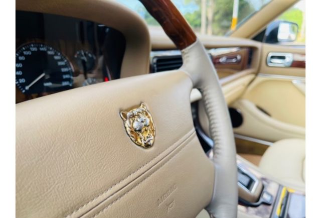 1995jaguar sovereign3.2 跑7萬 長軸 售29.8萬  第11張相片