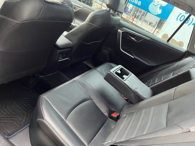 Toyota RAV4  第15張相片