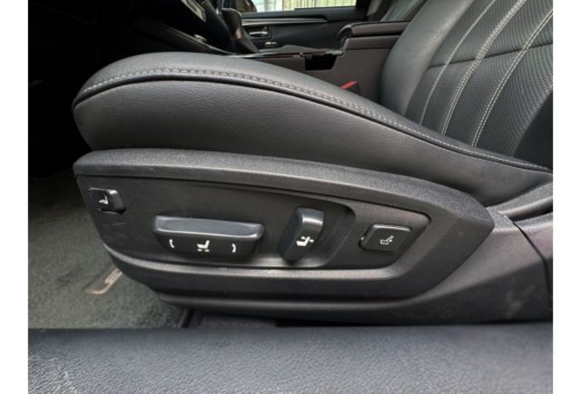 Lexus ES200  第7張相片