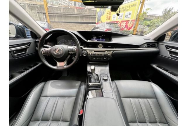 Lexus ES200  第8張相片