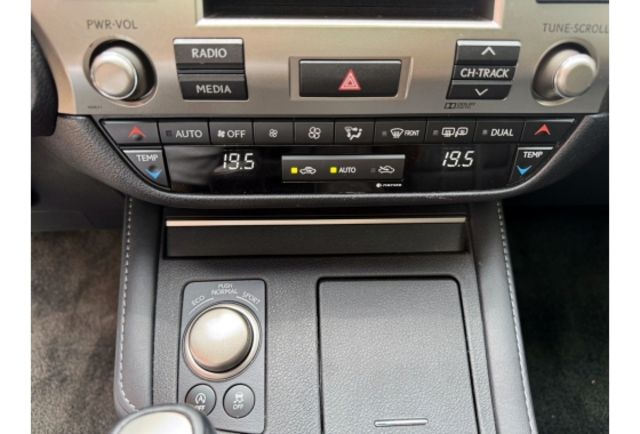 Lexus ES200  第14張相片