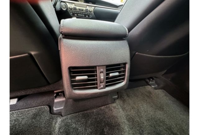 Lexus ES200  第15張相片