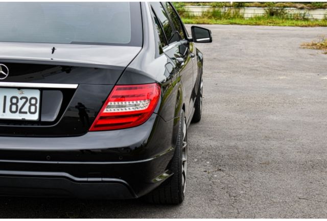 100%實車實價 2013 C250 w204 維修工單齊全 自用美車細心呵護中  第20張相片