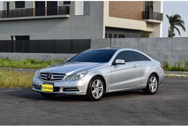 雙門轎跑 質感黑內裝 2+2 四人座 總代理 C207 E350 Coupe  第1張相片
