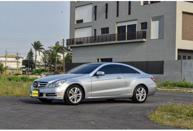 雙門轎跑 質感黑內裝 2+2 四人座 總代理 C207 E350 Coupe  第3張相片