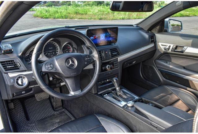 雙門轎跑 質感黑內裝 2+2 四人座 總代理 C207 E350 Coupe  第4張相片