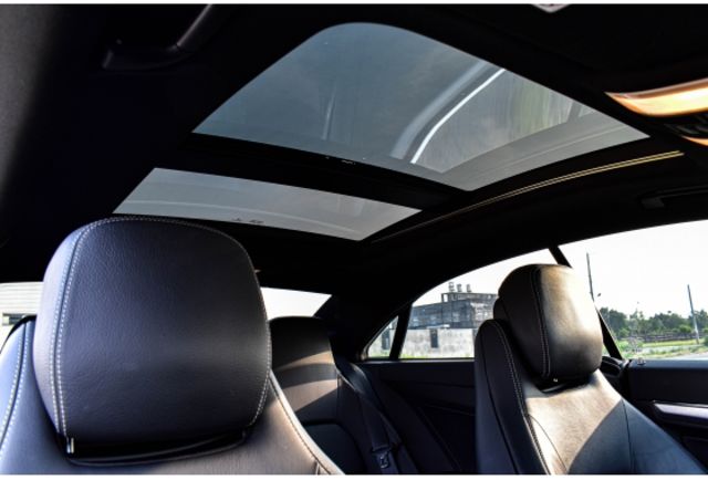 雙門轎跑 質感黑內裝 2+2 四人座 總代理 C207 E350 Coupe  第14張相片