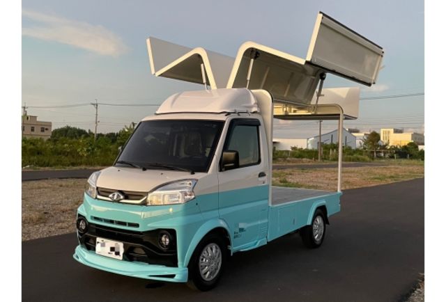 只跑3萬2｜電動鷗翼｜蒂芬妮藍｜合法驗車｜三面能上掀當招牌｜行動餐車 歐翼餐車  第1張相片