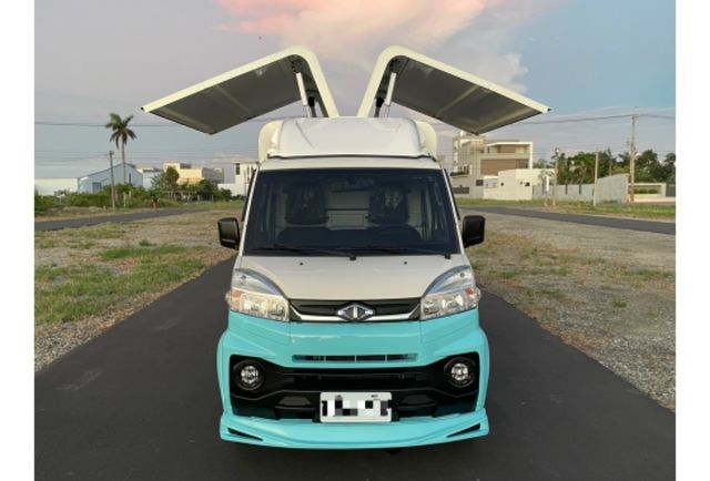 只跑3萬2｜電動鷗翼｜蒂芬妮藍｜合法驗車｜三面能上掀當招牌｜行動餐車 歐翼餐車  第4張相片