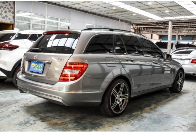稀有旅行車 Estate S204 C220d 里程跑少 全車原鈑件 車況漂亮  第3張相片
