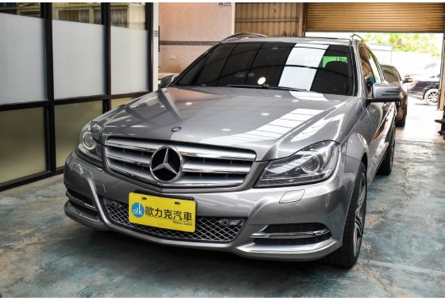 稀有旅行車 Estate S204 C220d 里程跑少 全車原鈑件 車況漂亮  第4張相片