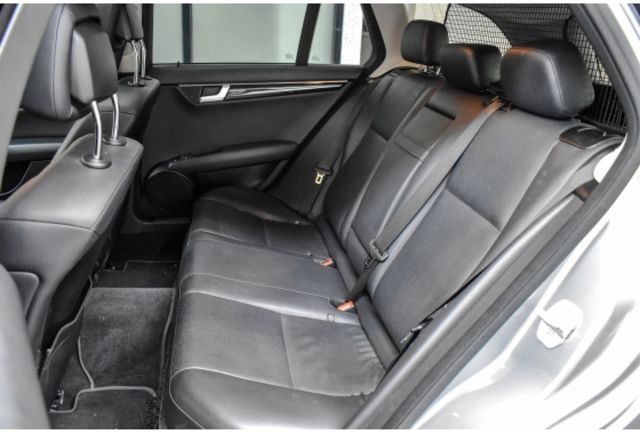 稀有旅行車 Estate S204 C220d 里程跑少 全車原鈑件 車況漂亮  第8張相片