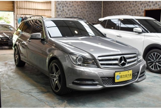 稀有旅行車 Estate S204 C220d 里程跑少 全車原鈑件 車況漂亮  第13張相片
