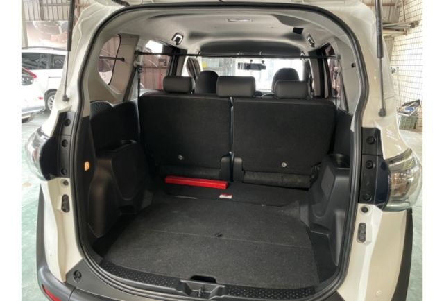 很划算.年份新.保固中｜實車實價38萬8｜Sienta 雙滑門｜免鑰｜感應頭燈  第7張相片