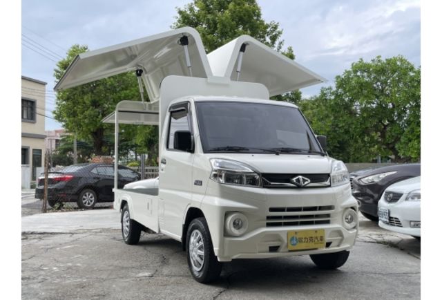 自排 行動餐車 鷗翼餐車 全新電動鷗翼 只跑6萬5 可全額貸款 外觀可客製塗裝  第5張相片