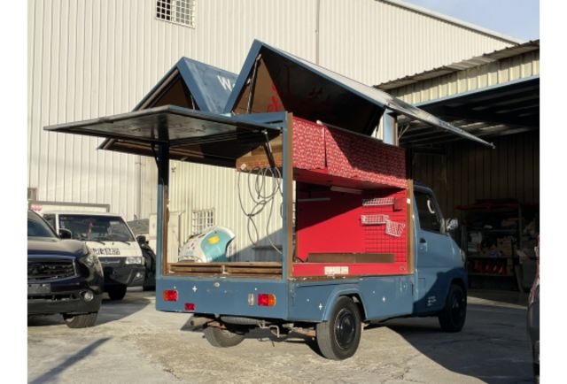 鷗翼餐車 行動餐車 木工裝潢｜低里程只跑3萬9｜鹿港歐力克餐車專賣店  第2張相片