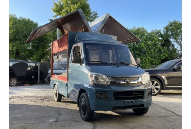 鷗翼餐車 行動餐車 木工裝潢｜低里程只跑3萬9｜鹿港歐力克餐車專賣店  第5張相片