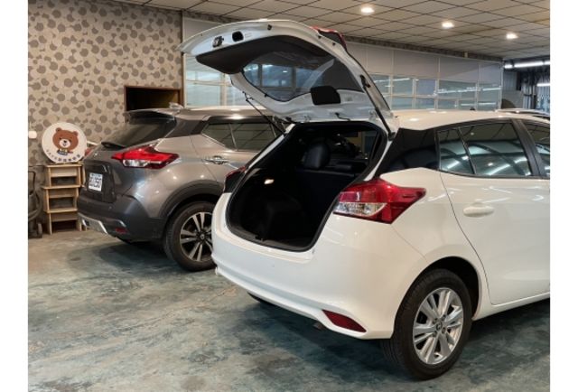 100%實車實價 yaris 售30萬5｜安心認證車｜保固兩年或五萬公里  第4張相片