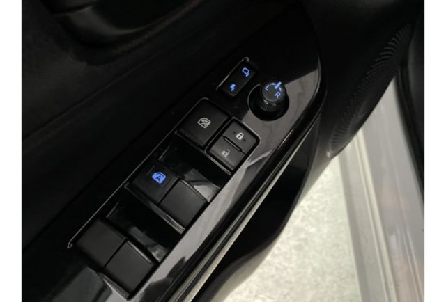 100%實車實價 yaris 售30萬5｜安心認證車｜保固兩年或五萬公里  第14張相片