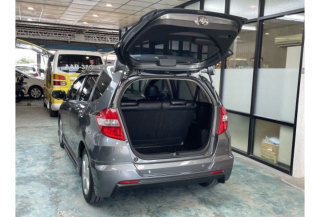 實車實價/安心鑑賞/認證車｜最頂級｜小改款 Fit 2.5代｜全新空力套件+尾翼  第7張相片