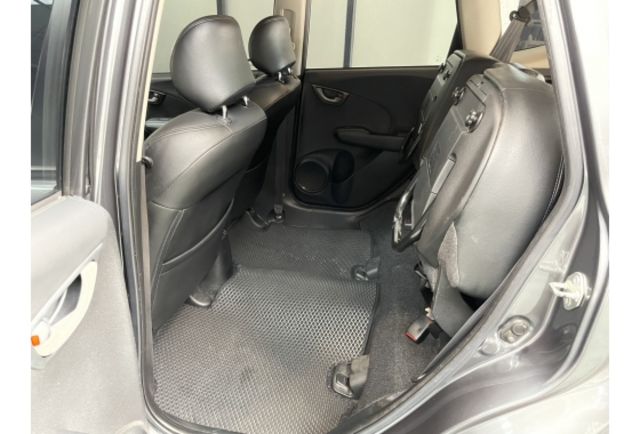 實車實價/安心鑑賞/認證車｜最頂級｜小改款 Fit 2.5代｜全新空力套件+尾翼  第12張相片