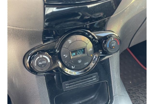 Ford FIESTA  第10張相片