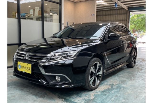 跑7萬3｜原廠保養｜天窗｜選配大屏幕｜數位儀表｜LED燈｜盲點｜8安｜免鑰｜撥片  第1張相片